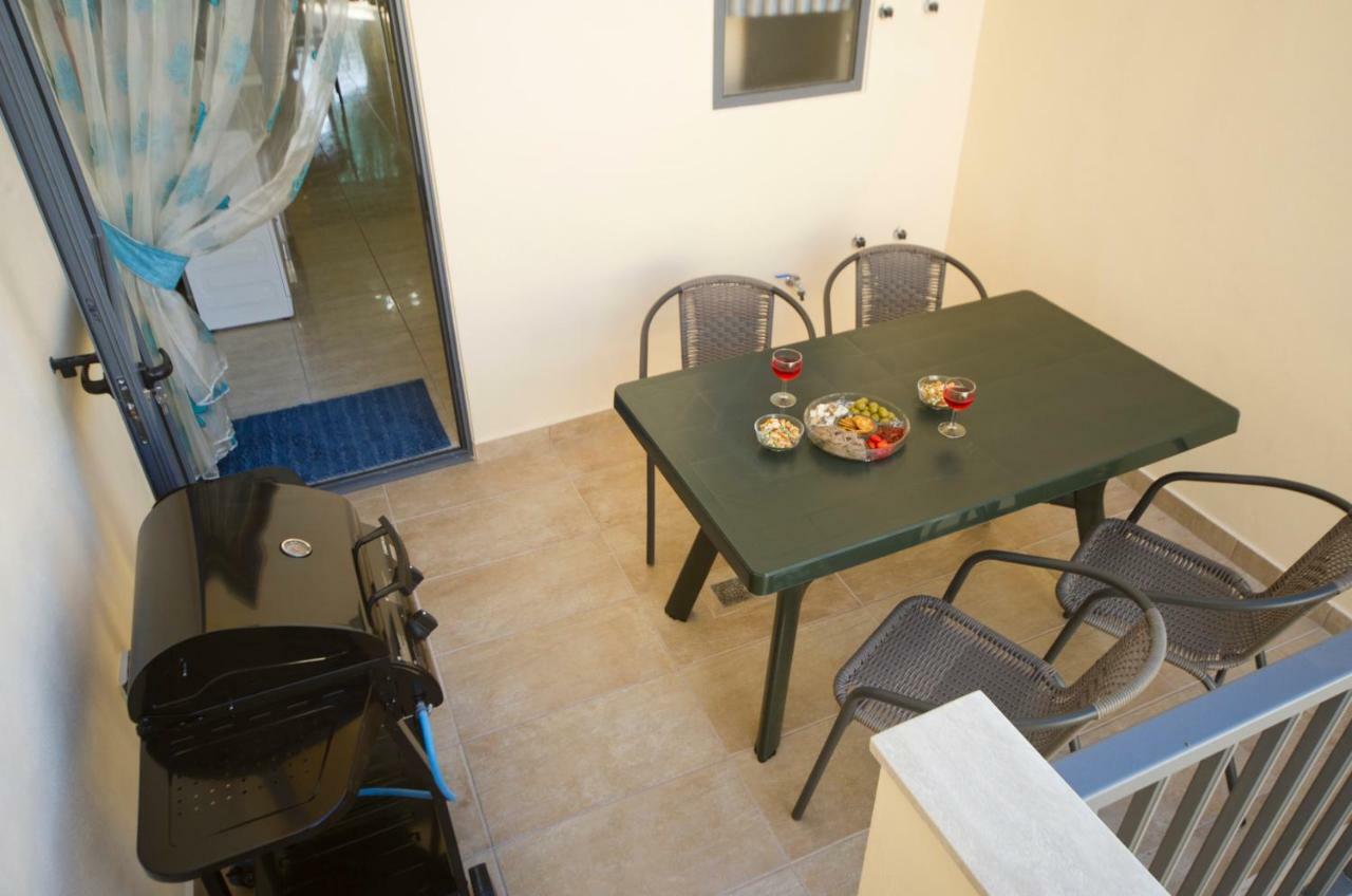Sliema Duplex 1 Bedroom Apartment With 2 Bathrooms- Sleep 4 외부 사진